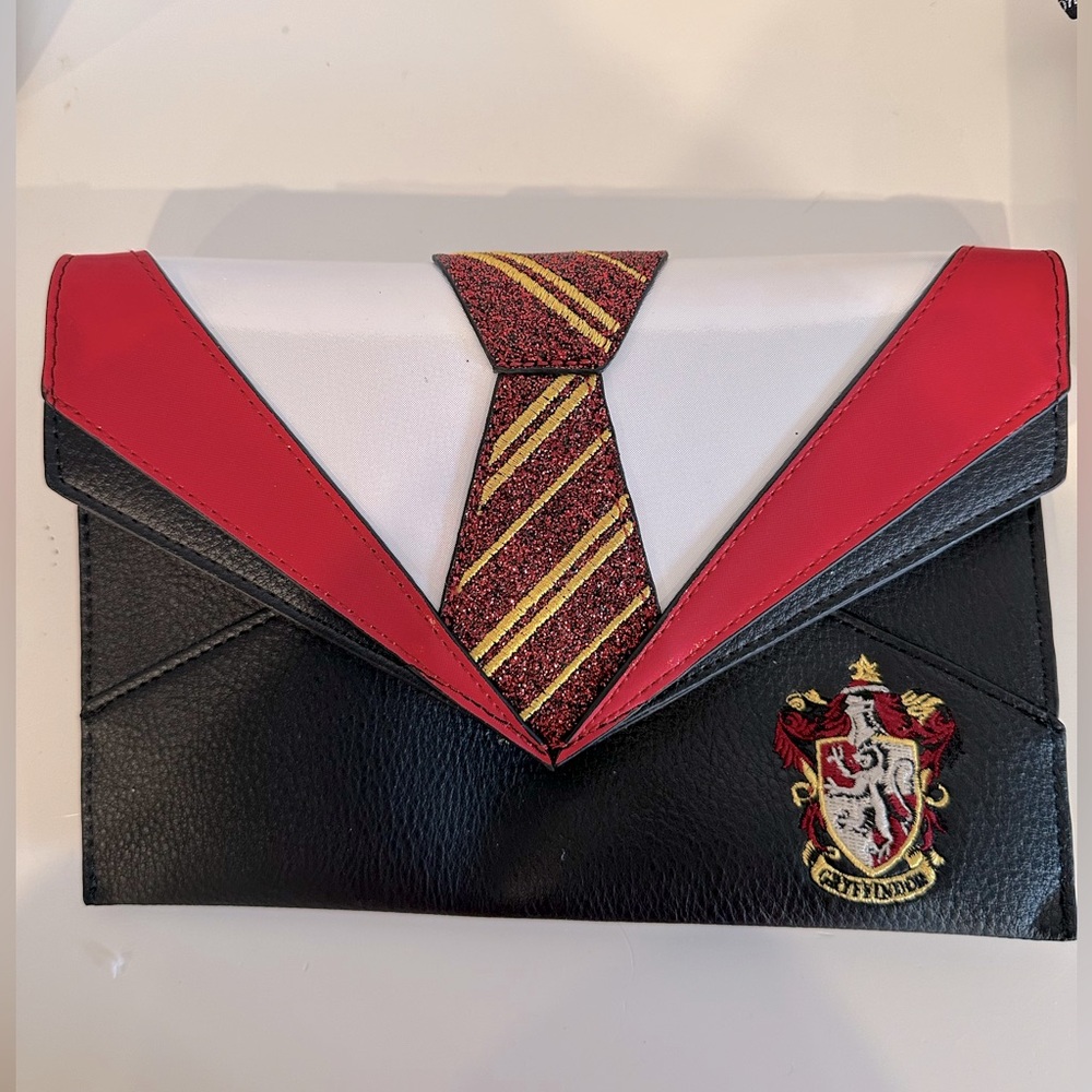 Harry Potter Danielle Nicole Gryffindor Crossbody Purse NWOT